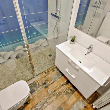 - Pretty With Private Pool In *