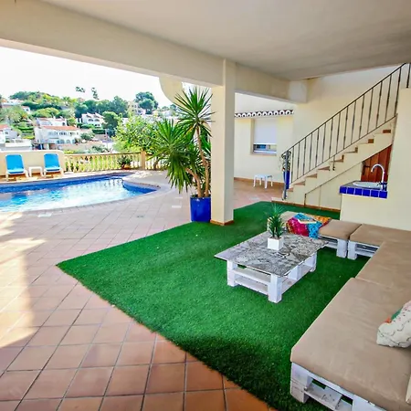 - Pretty With Private Pool In *