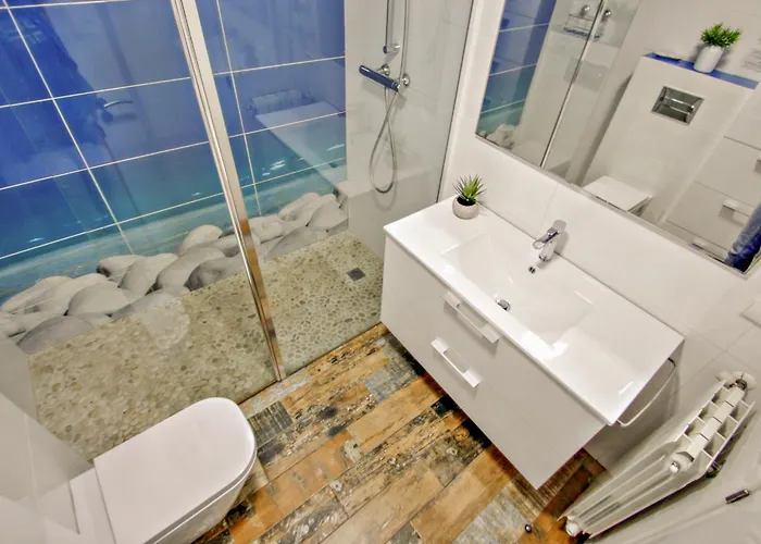 - Pretty With Private Pool In *